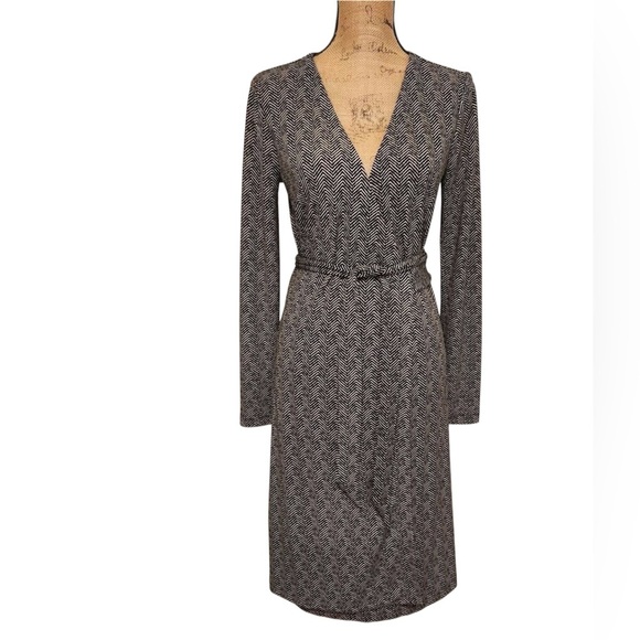 Ann Taylor Black and White Patterned wrap Dress size 4 - Picture 10 of 10